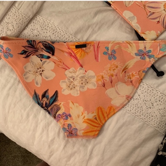 Triangl Bikini Bottoms - Picture 2 of 3